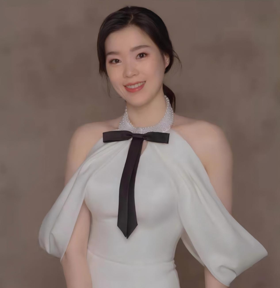 音乐学院教师——李静